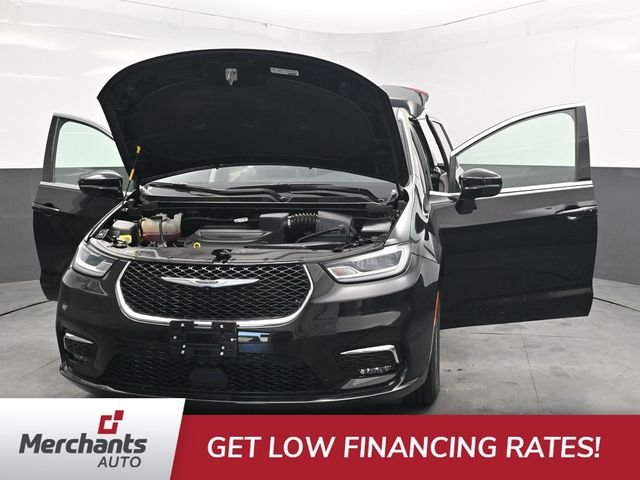 Used 2024 Black Chrysler Touring L image 41