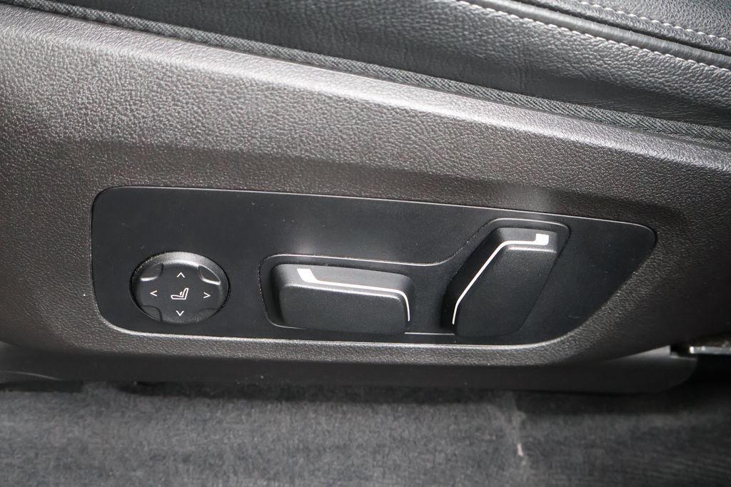 Used 2024  BMW xDrive30i image 37