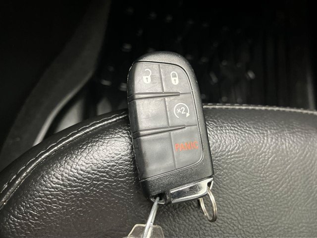 Used 2022 Diamond Black Crystal Pearlcoat Jeep Latitude Lux image 25