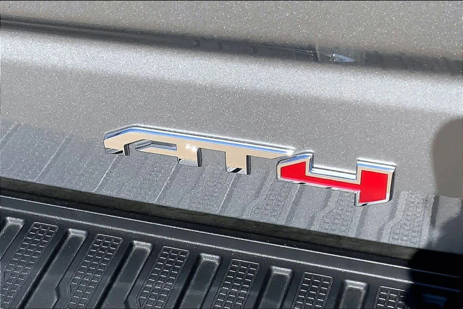 Used 2025 Sterling Metallic GMC AT4 image 10