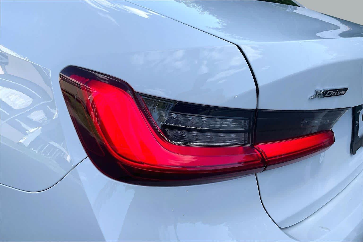 Used 2019 Alpine White BMW 330i xDrive image 27