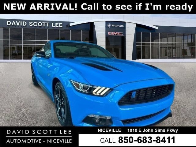 Used 2017 Blue Ford  image 1