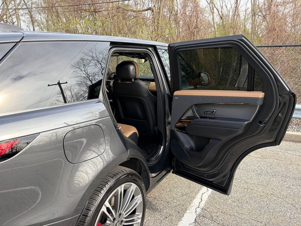 Used 2023 Gray Land Rover SE Dynamic image 16