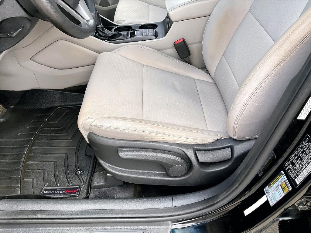 Used 2019 Black Noir Pearl Hyundai SE image 32