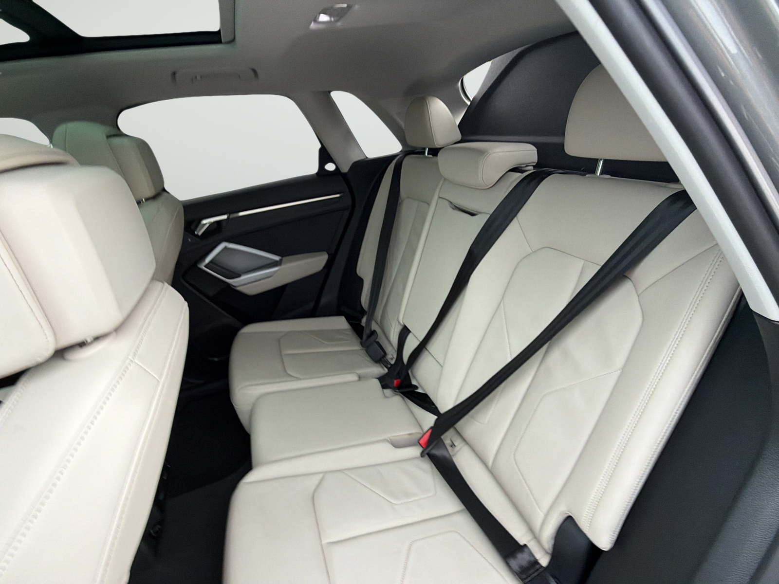 Used 2024  Audi Premium image 39