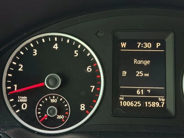 Used 2016 Gray Volkswagen SE image 2