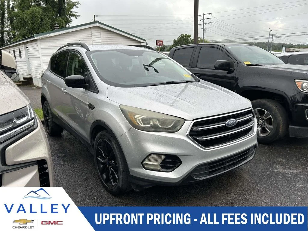 Used 2017 Silver Ford SE image 1
