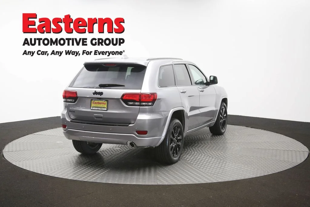 Used 2017 Silver Jeep Altitude image 39