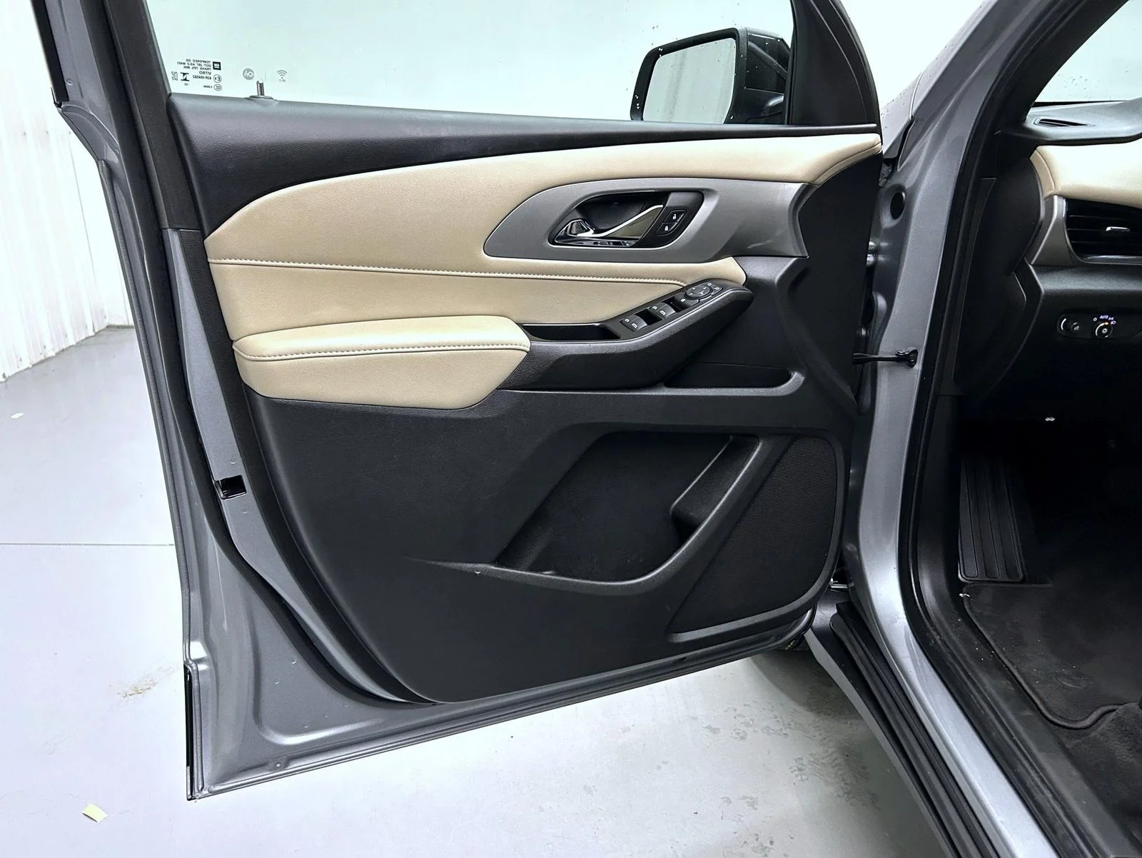 Used 2023 Gray Chevrolet LS image 9