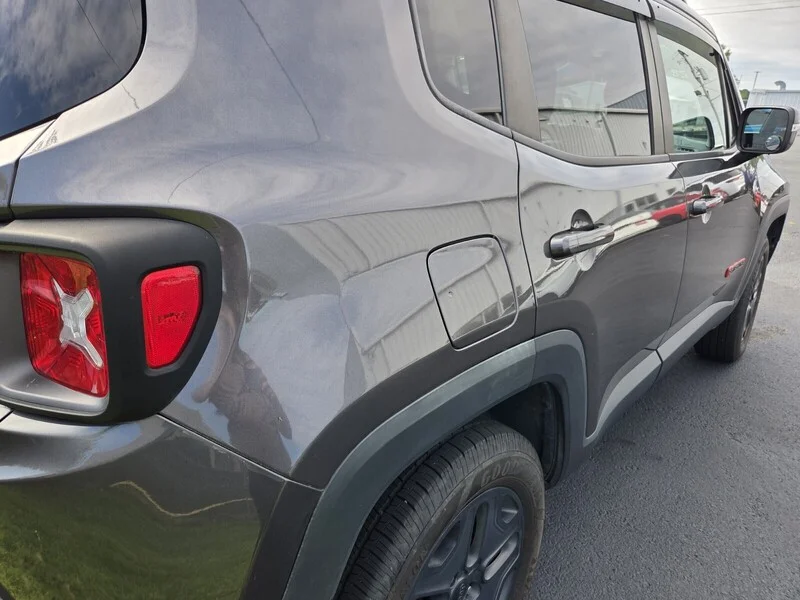 Used 2018 Crystal Metallic JEEP TRAILHAWK image 9