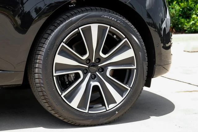 New 2026  Land Rover SE image 71