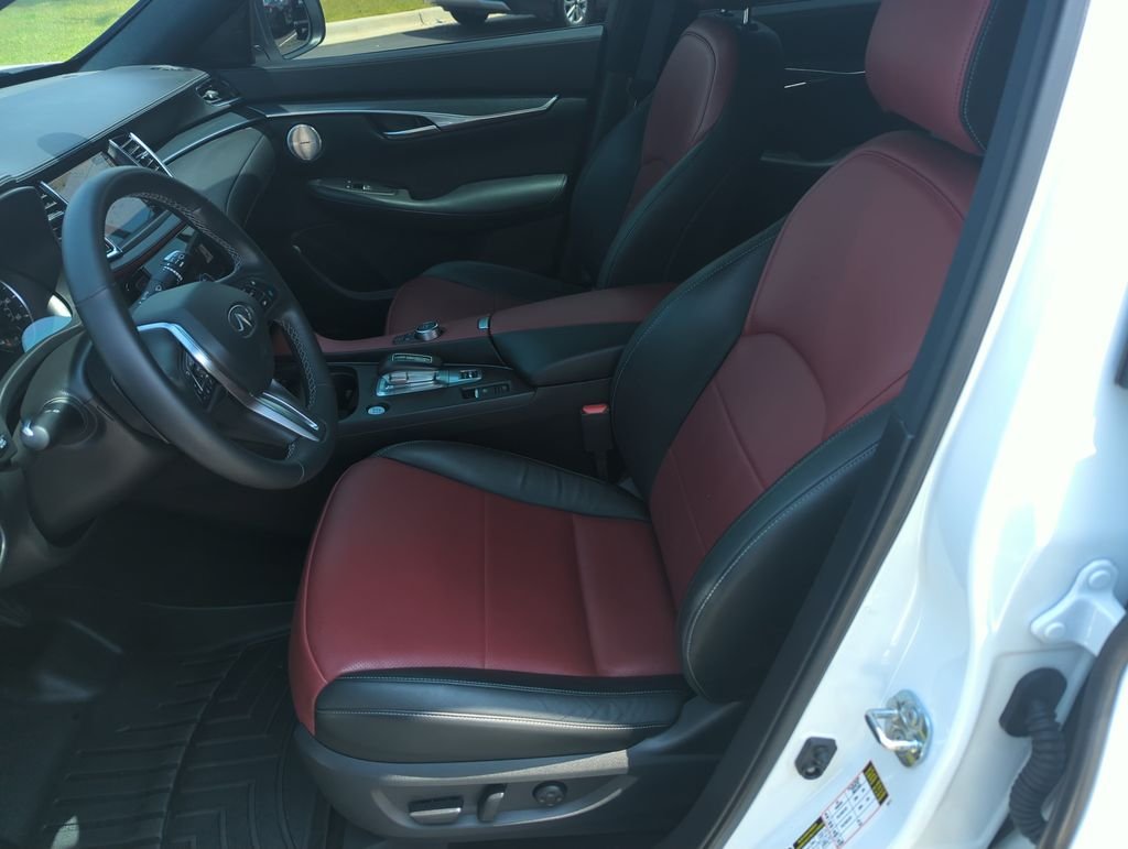 Used 2025 White INFINITI SPORT image 12
