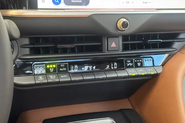 2026 Toyota Crown Signia Limited - Photo 22