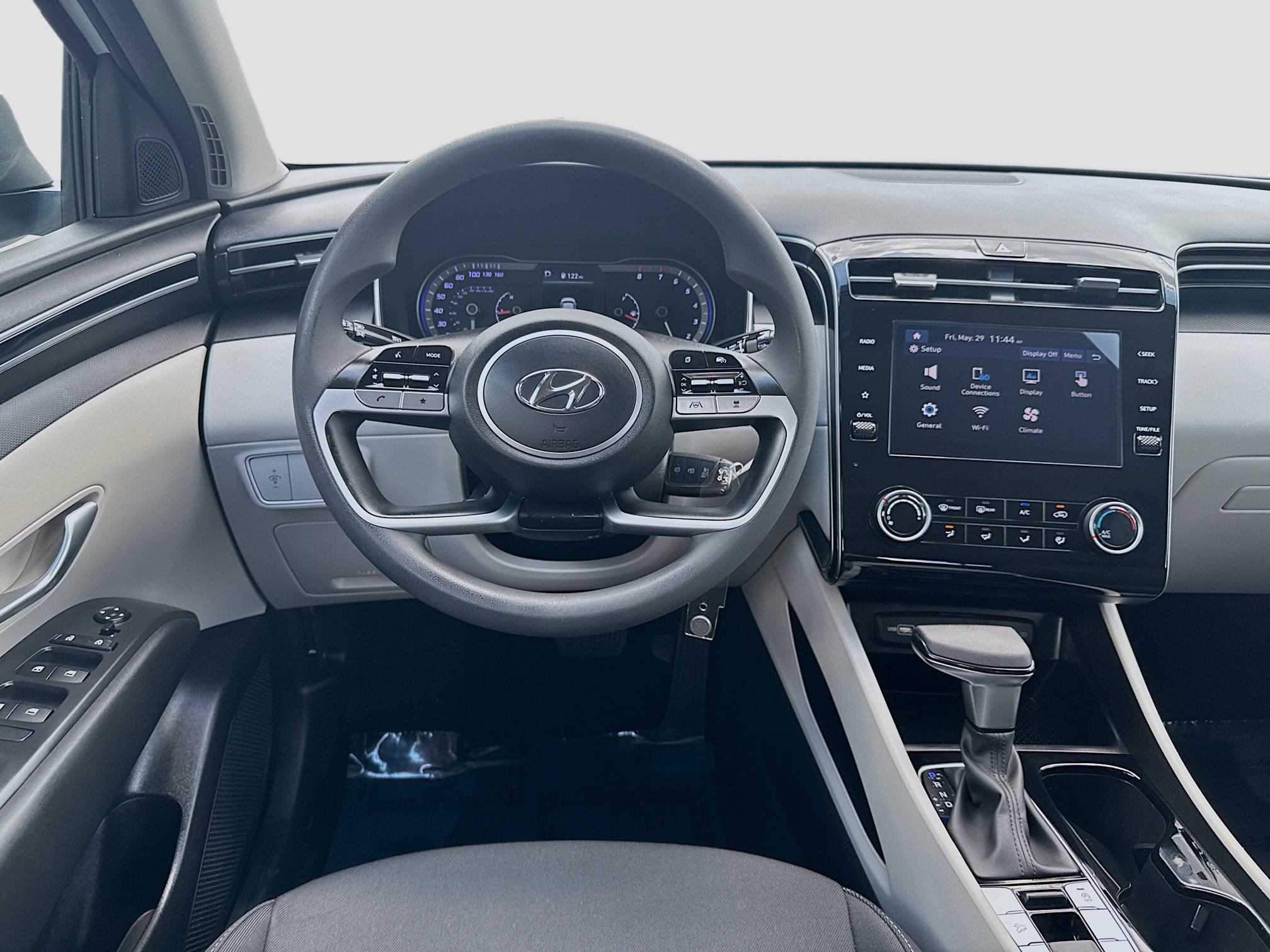 2024 Hyundai Tucson SE - Photo 18