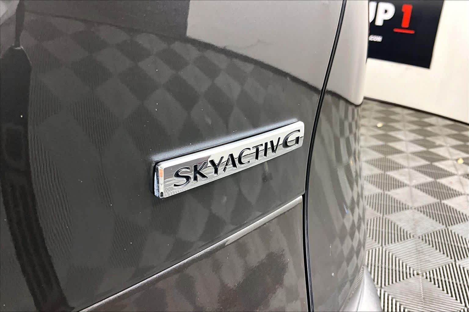 Used 2021 Machine Gray Metallic Mazda Preferred image 10