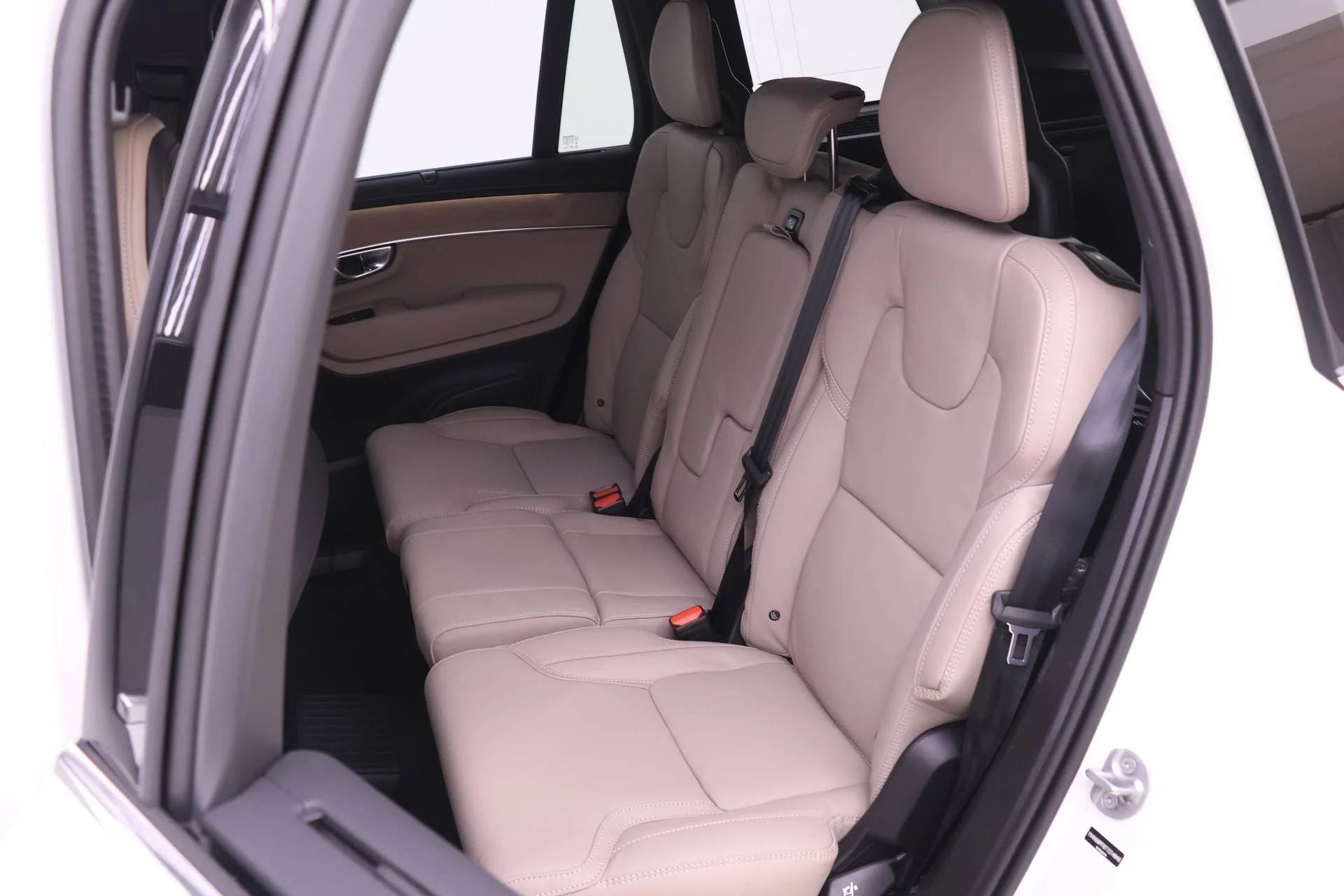 New 2026 White Volvo T8 Ultra image 11