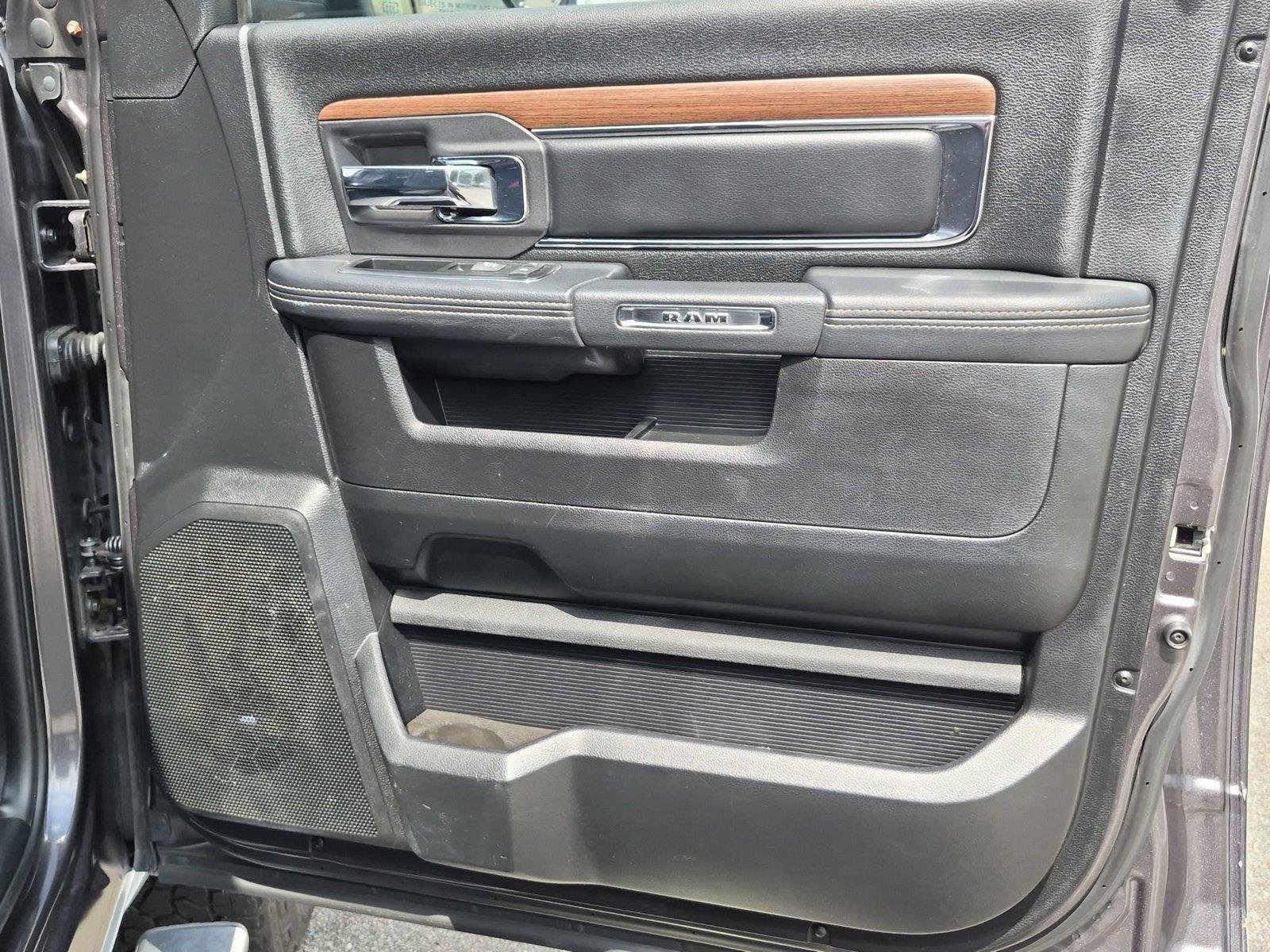 Used 2015  RAM TRUCK LARAM image 33
