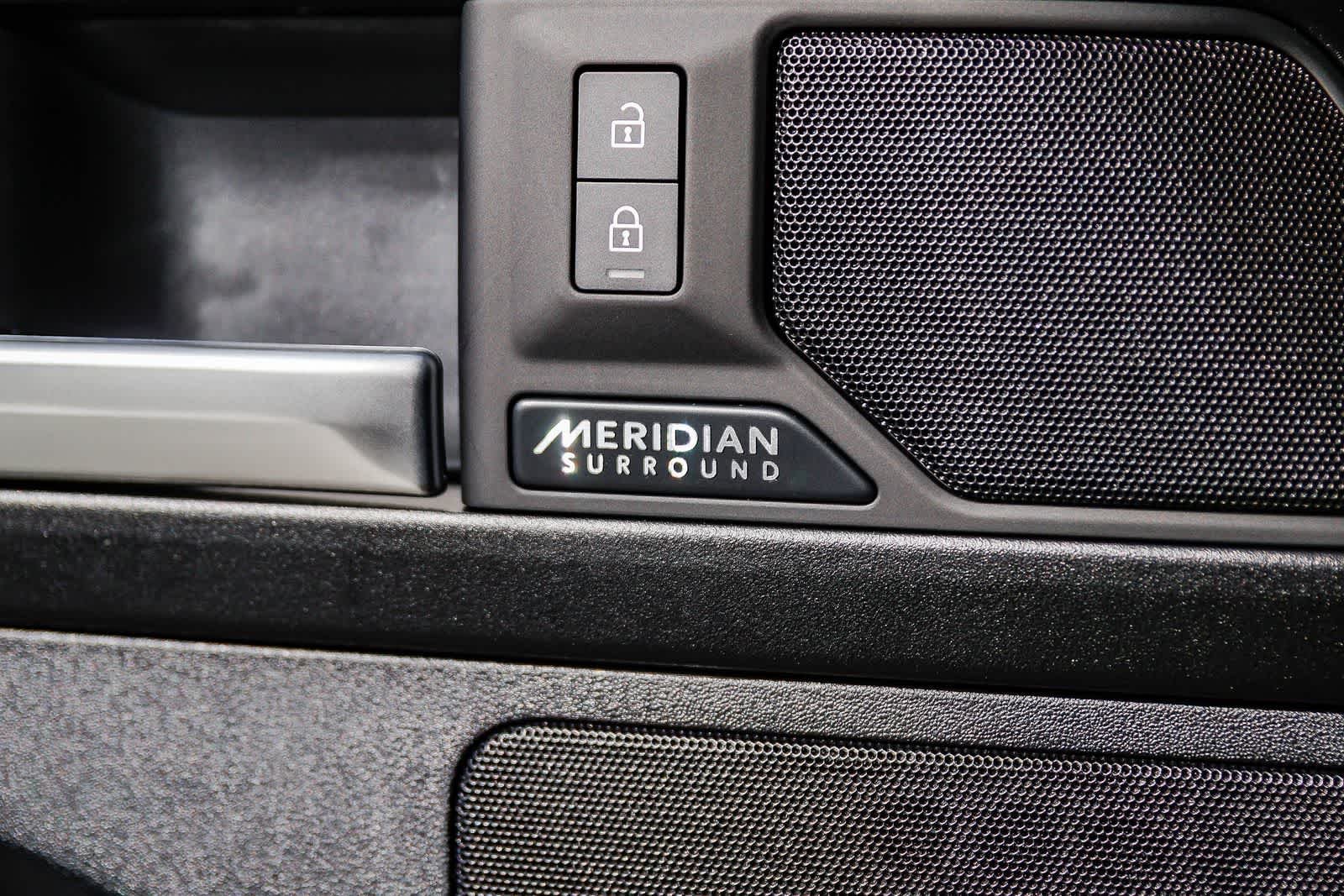 2026 Land Rover Defender V8 - Photo 18