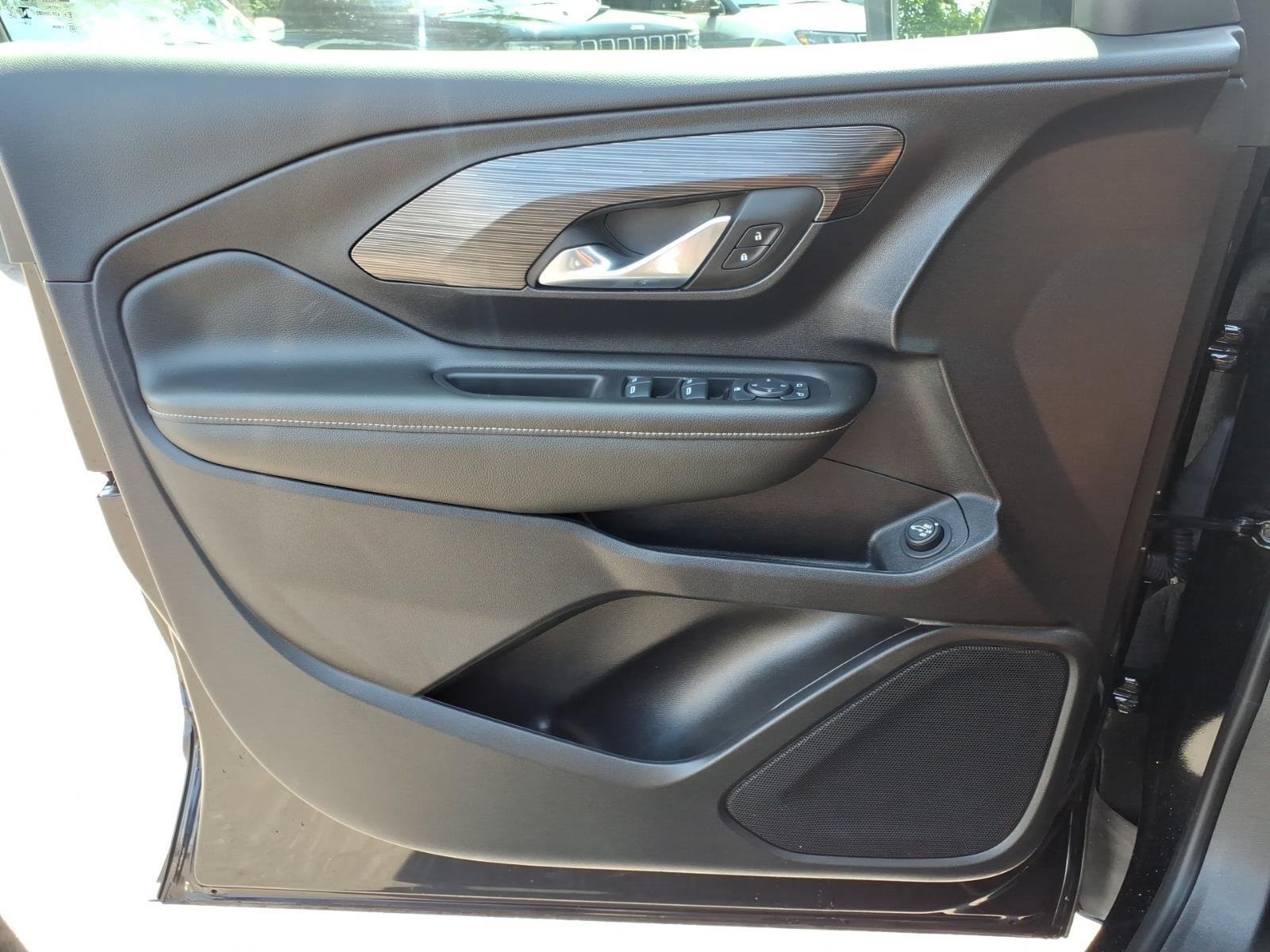 Used 2024 Ebony Twilight Metallic GMC SLE image 27