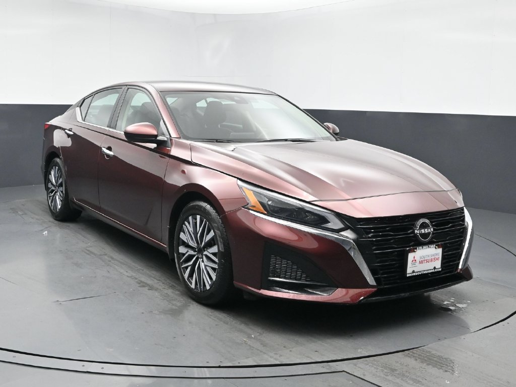 Used 2023 Red Nissan 2.5 SV image 2
