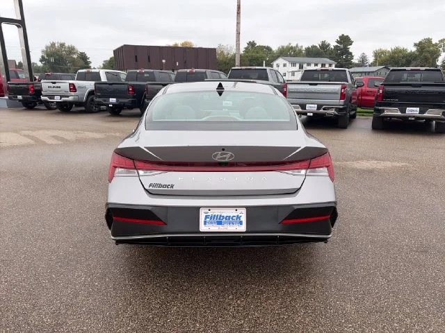 Used 2025 Metal Hyundai SEL Convenience image 6