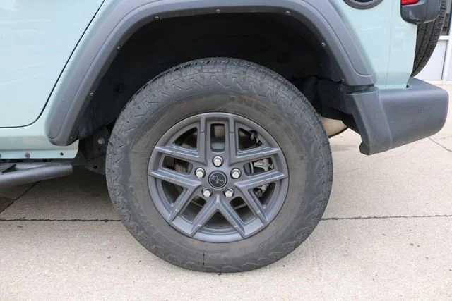 Used 2024 Earl Clearcoat Jeep Sport S image 49