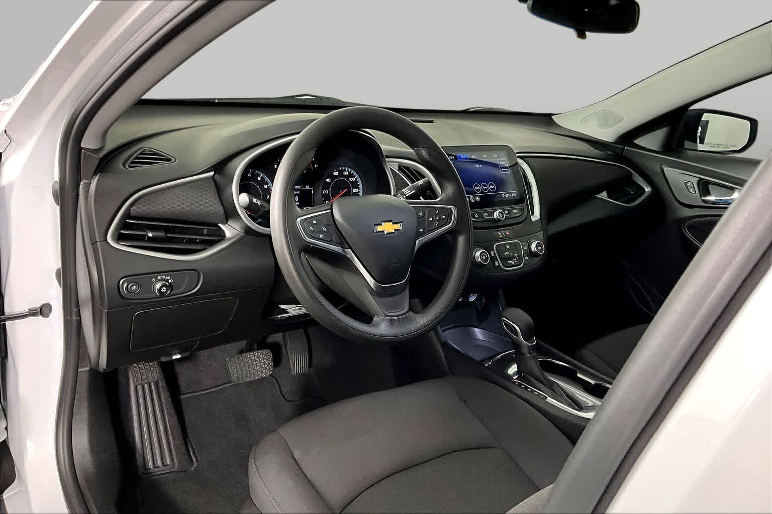 Used 2022 Summit White Chevrolet LS image 16