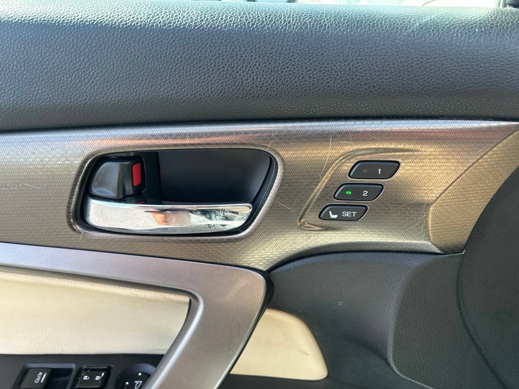 Used 2017 White Honda EX-L image 15