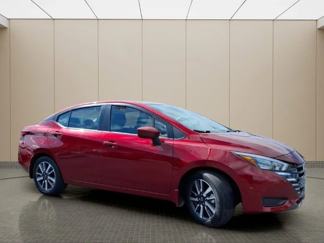 Used 2025 Red Nissan 1.6 SV image 5
