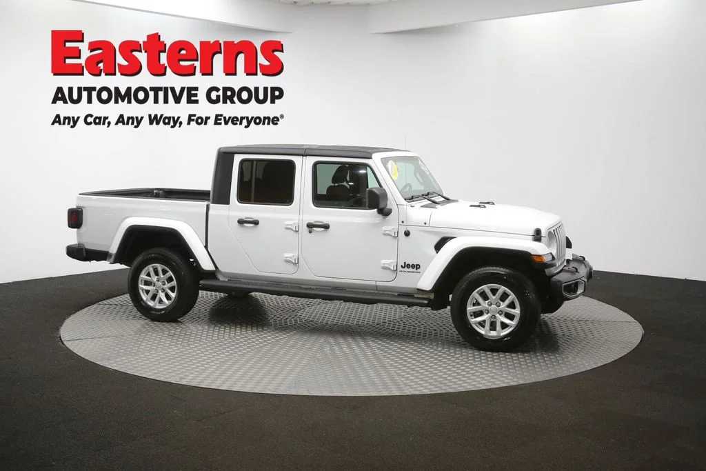 Used 2023 White Jeep Sport image 43