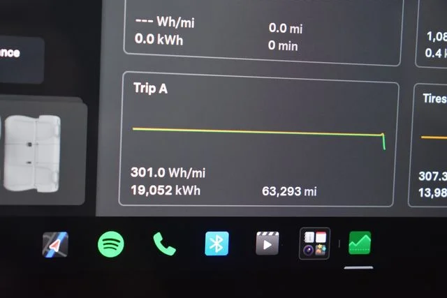 Used 2018 White Tesla Long Range image 28