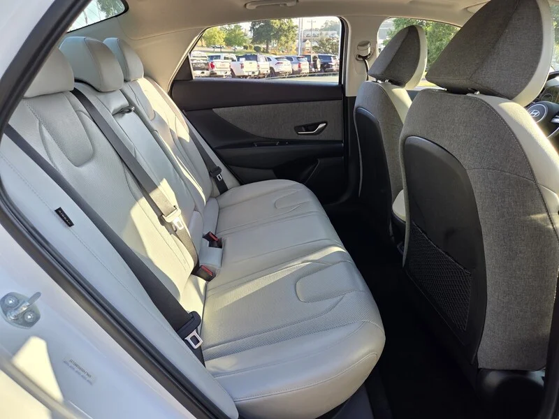 Used 2025 White HYUNDAI LIMITED image 16