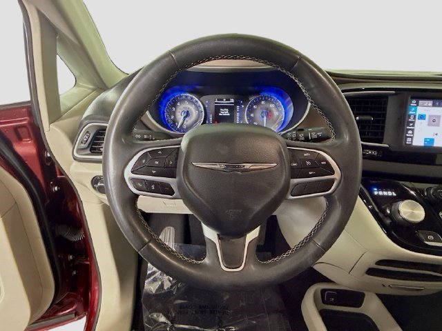 Used 2022 Velvet Red Pearlcoat Chrysler LX image 9