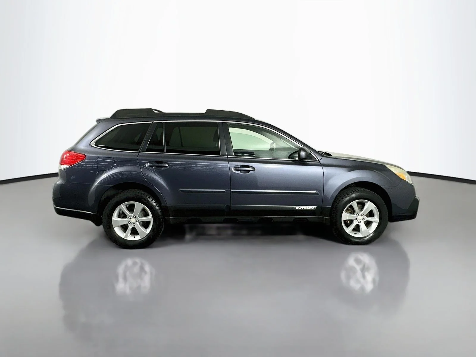 Used 2014 Carbide Gray Metallic Subaru 2.5i Premium image 8