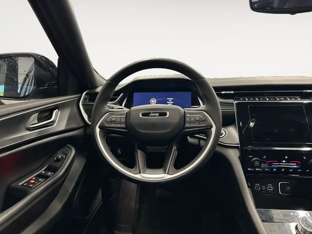 Used 2024 Silver Jeep Altitude image 12