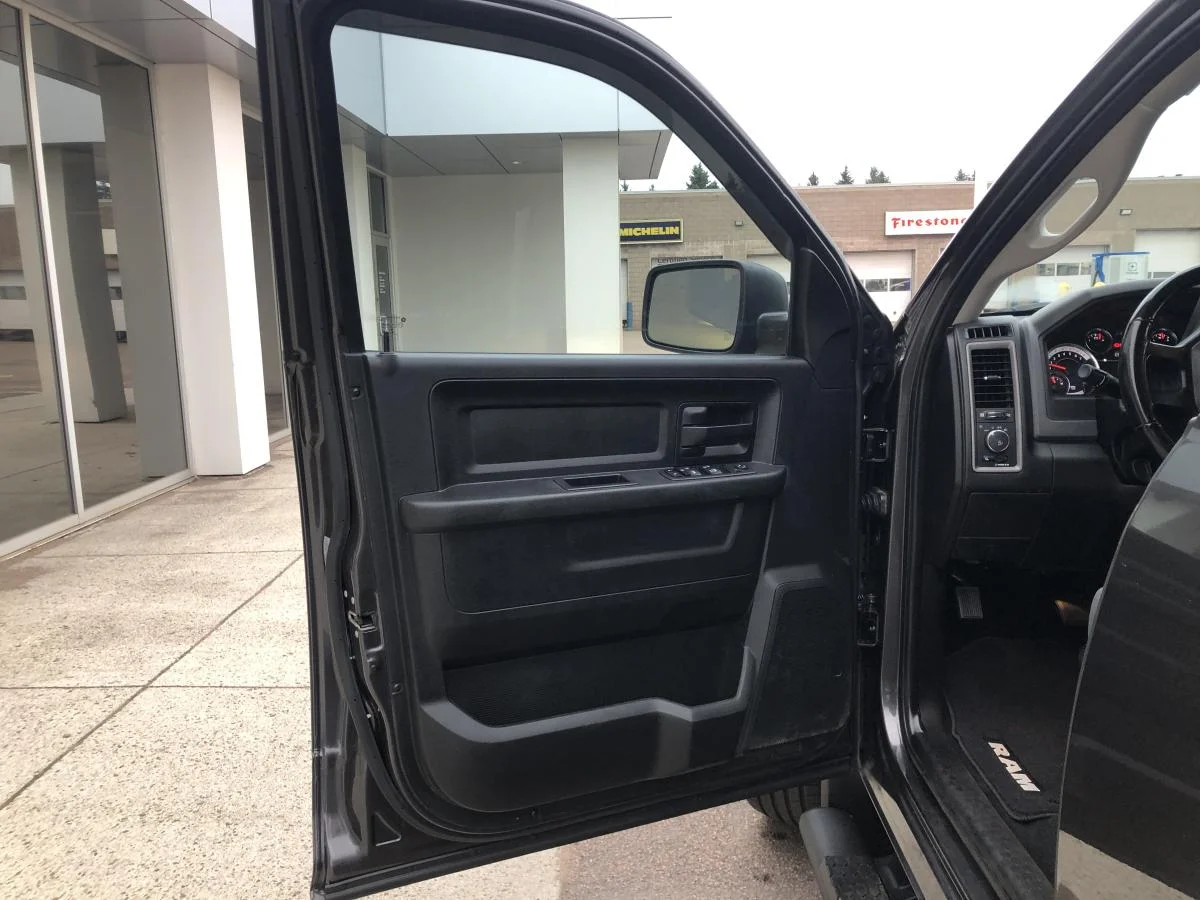 Used 2020 Grey RAM Express 4x4 Crew Cab image 10