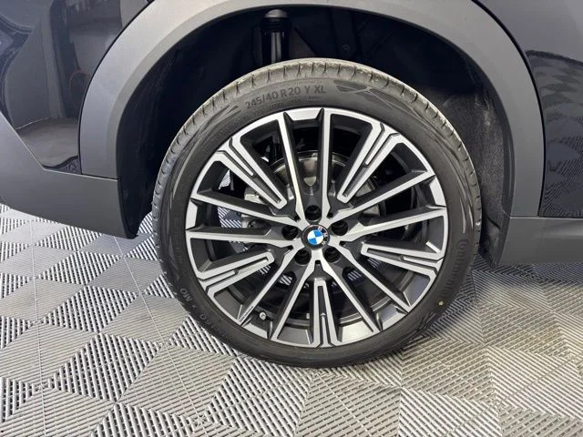 New 2026 Black Sapphire Metallic BMW xDrive28i image 42