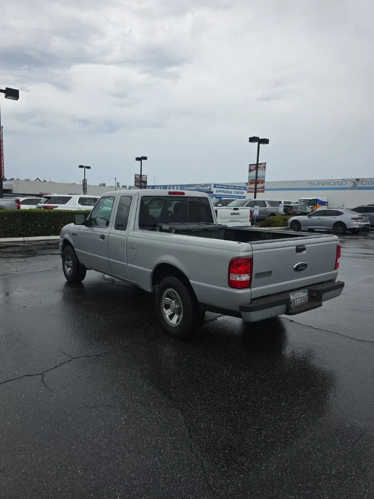Used 2006 Silver Ford  image 4