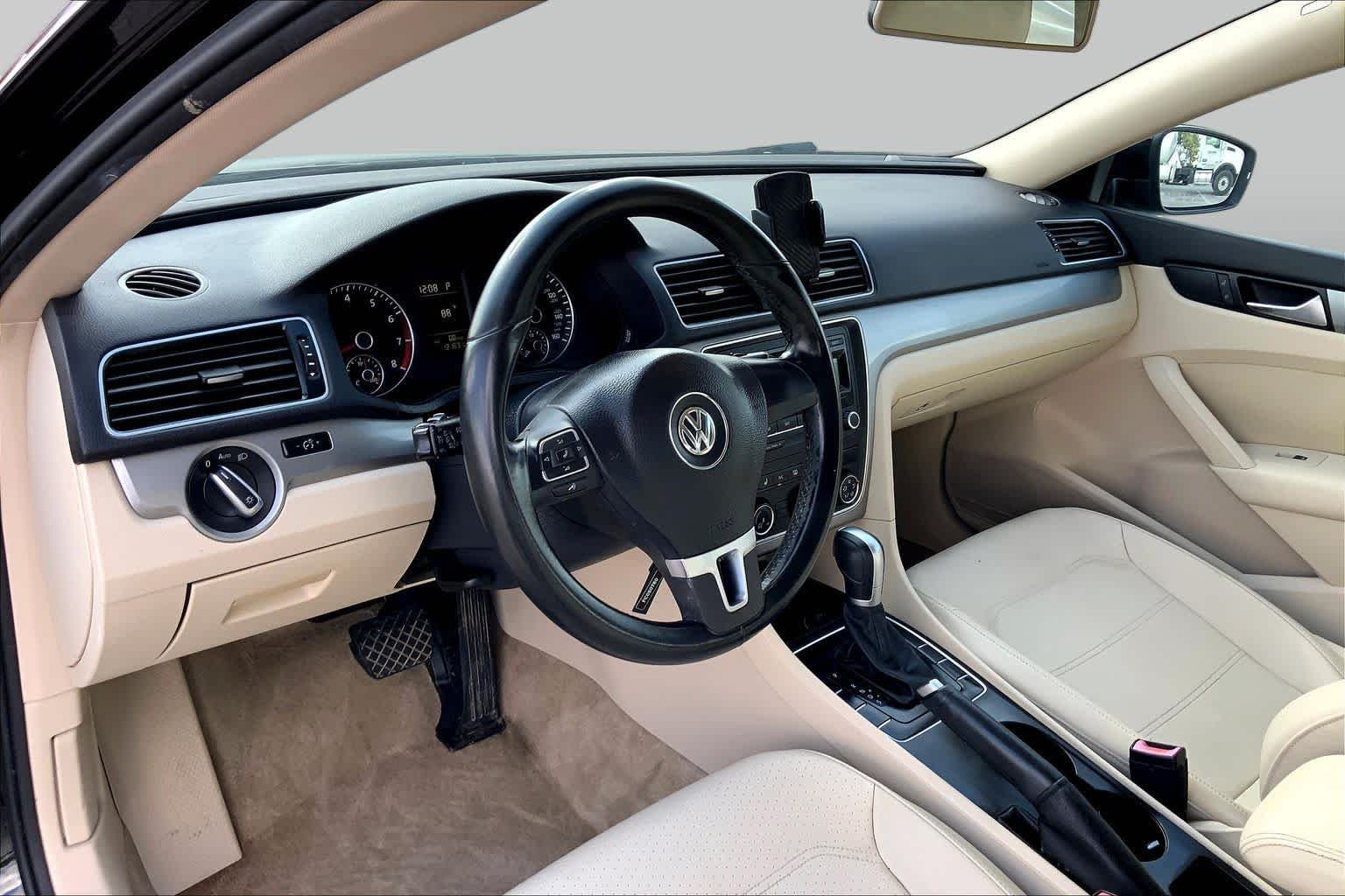 Used 2015 Candy White Volkswagen 1.8T S image 17