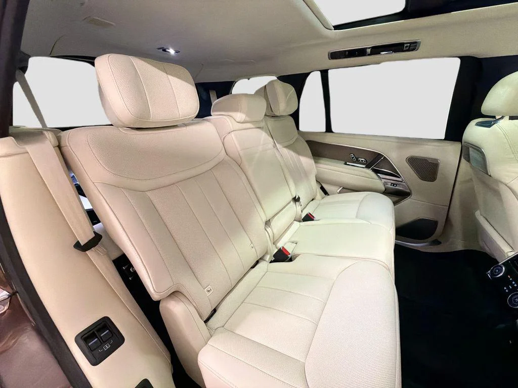 New 2026 Tourmaline Brown in Gloss finish Land Rover Autobiography image 28