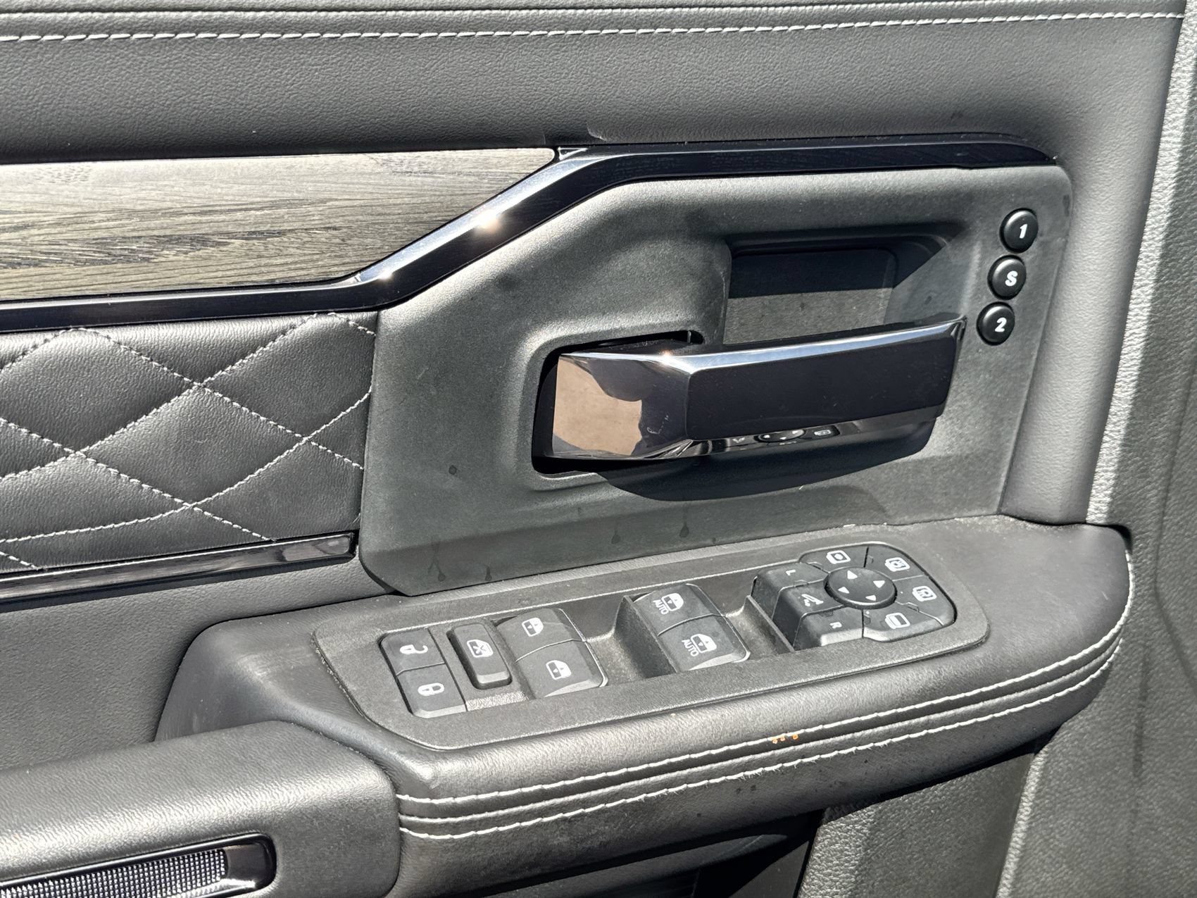 New 2025 Granite Crystal Metallic Clearcoat Ram Limited image 13