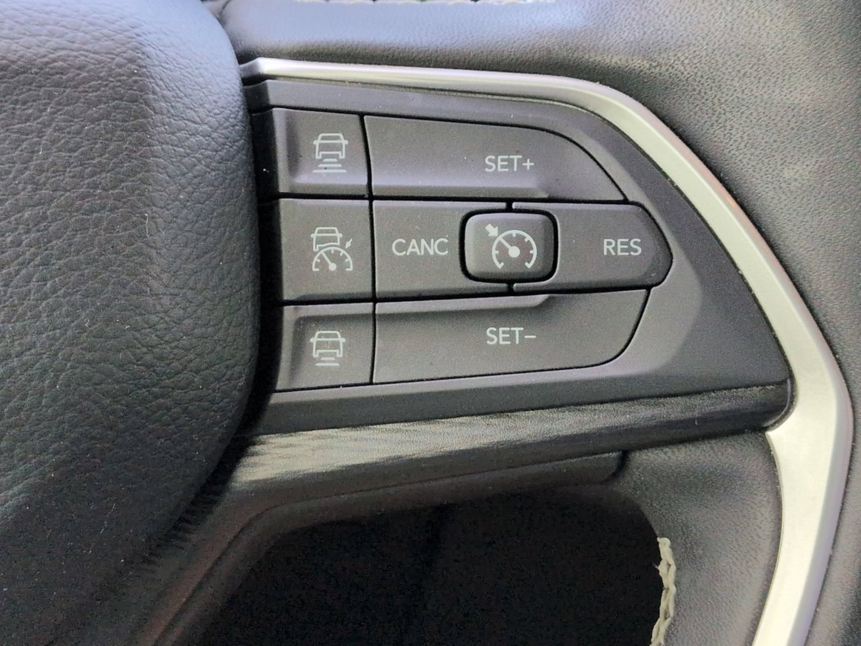 Used 2025 Silver Zynith Jeep Laredo image 23
