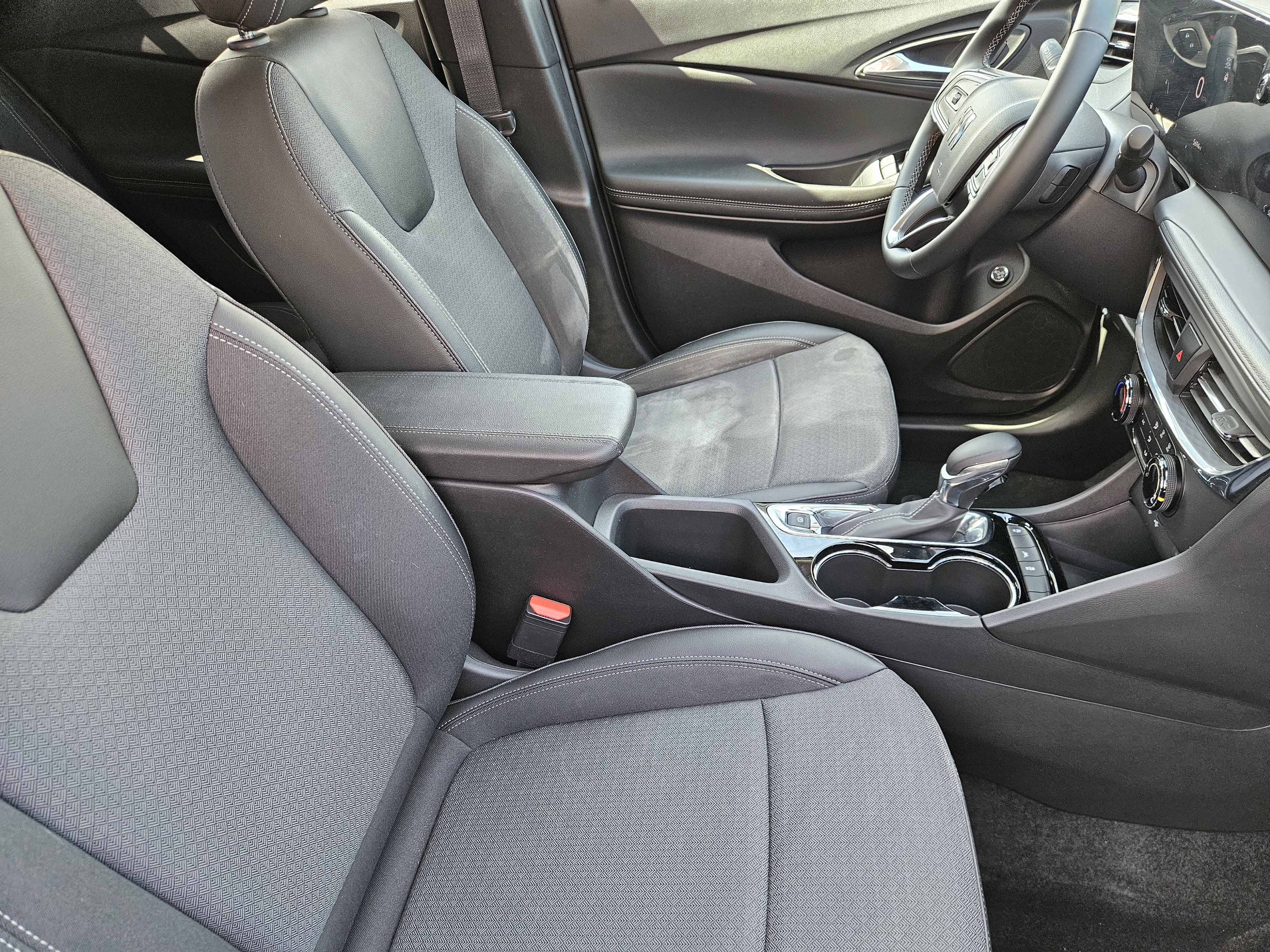 Used 2025 Summit White Buick Preferred image 15