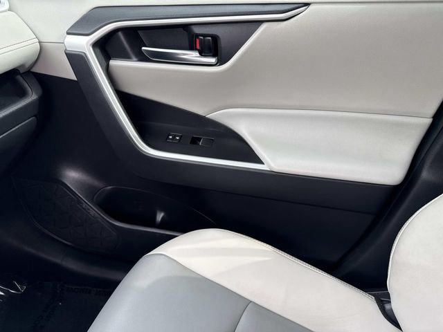 Used 2021 Black Toyota XLE Premium image 23