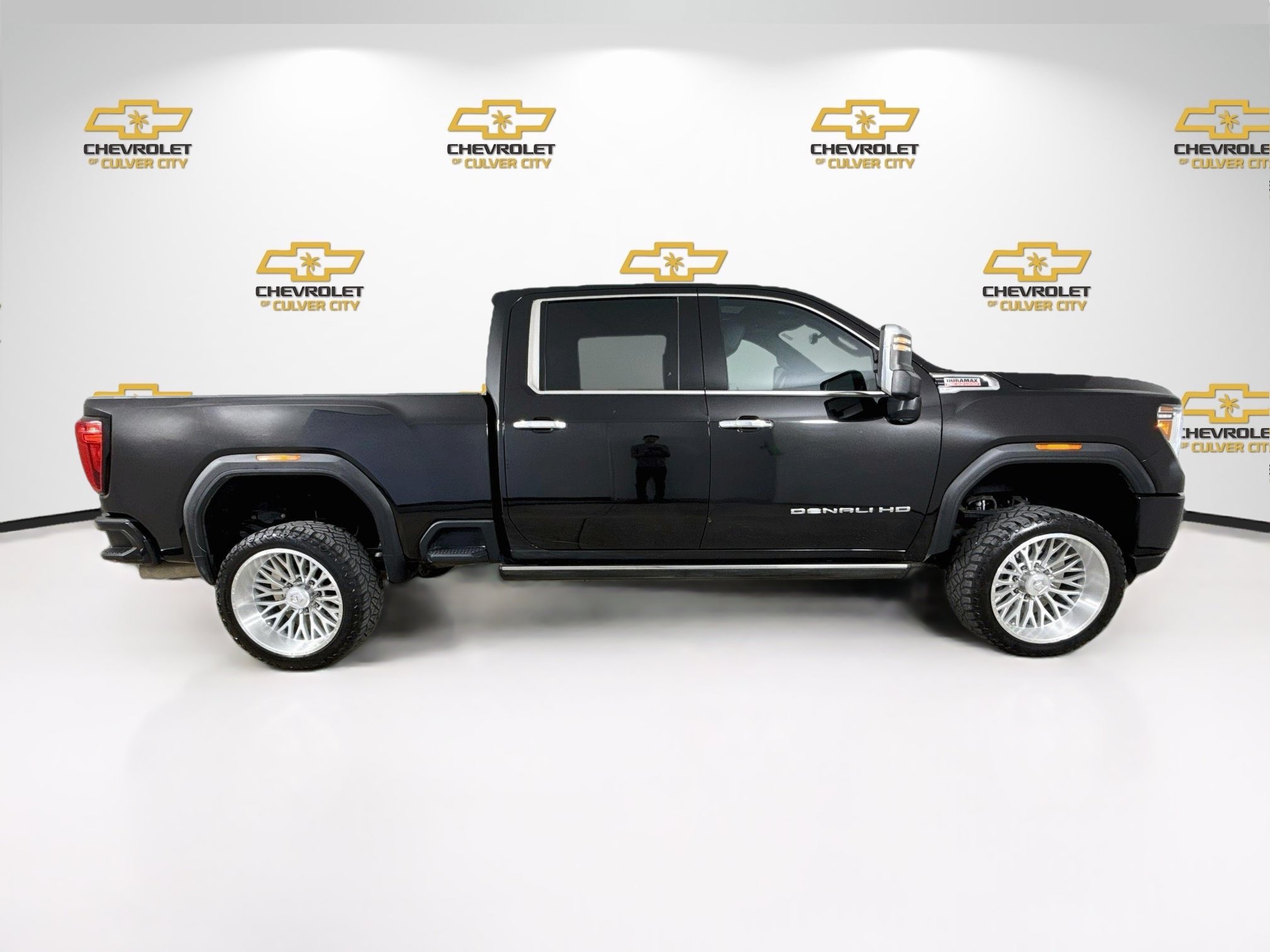 Used 2022 Ebony Twilight Metallic GMC Denali image 9