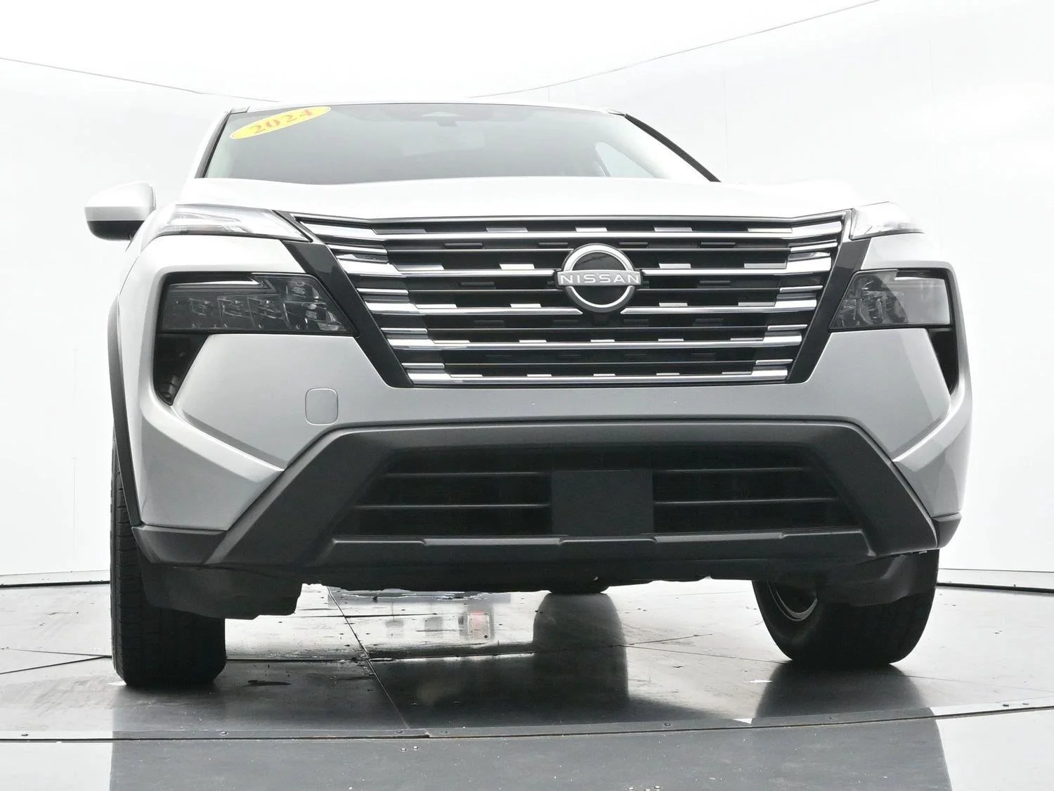 Used 2024 Silver Nissan SV image 43