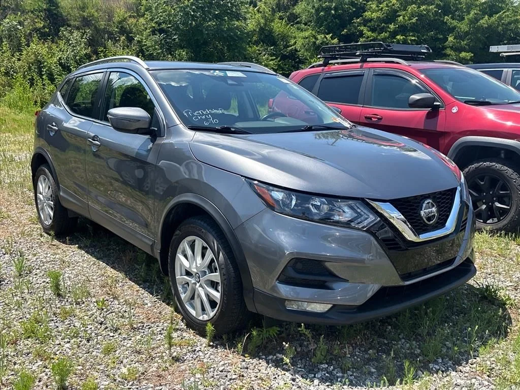 Used 2022 Gray Nissan SV image 5