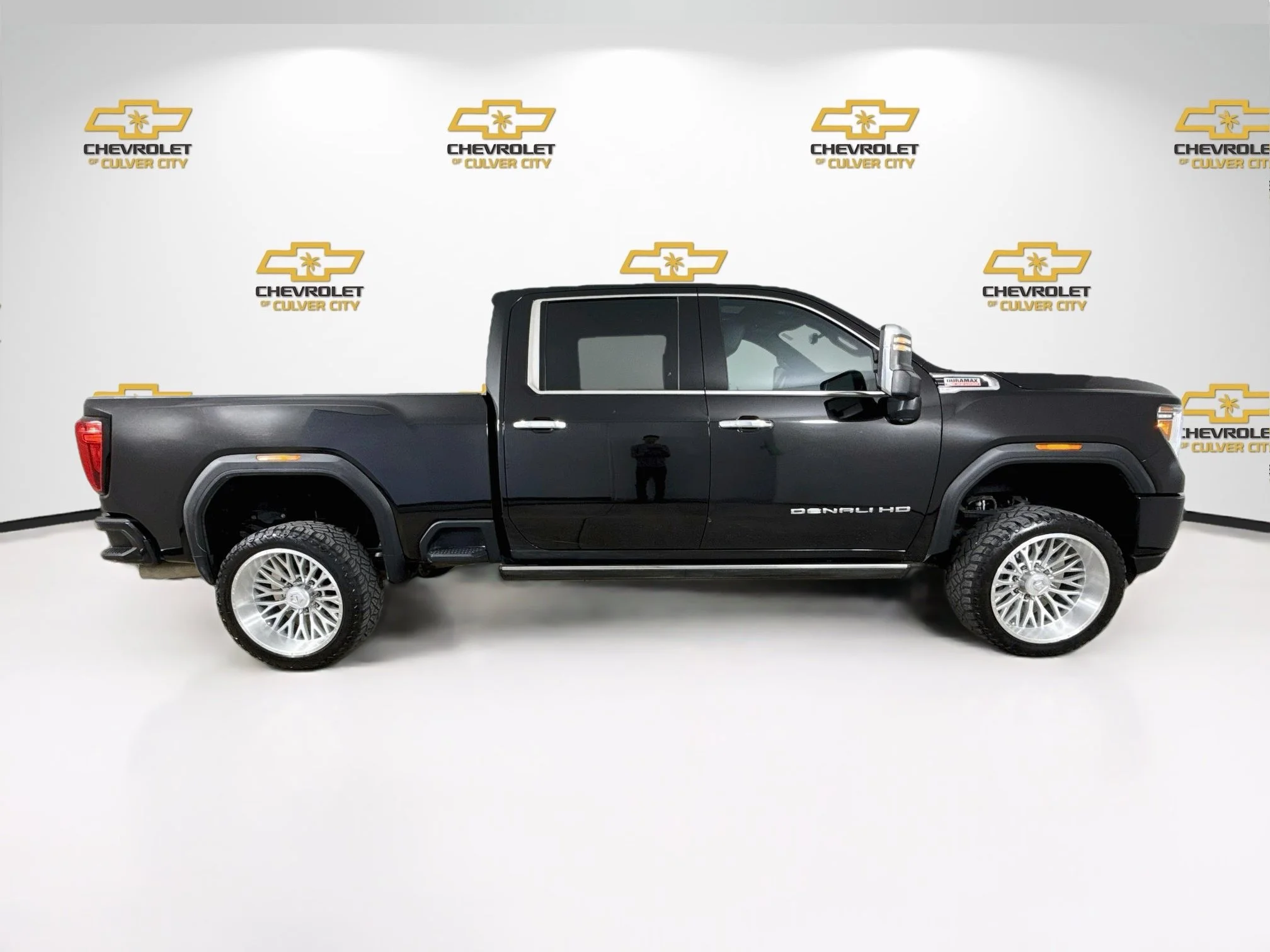 Used 2022 Ebony Twilight Metallic GMC Denali image 9