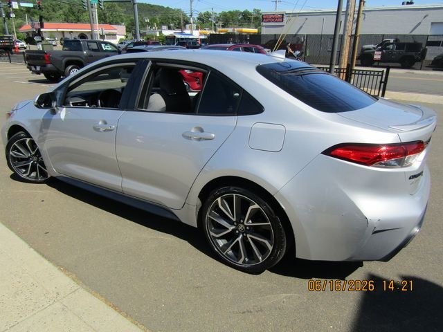 Certified Used 2022 Classic Silver Metallic Toyota SE image 4