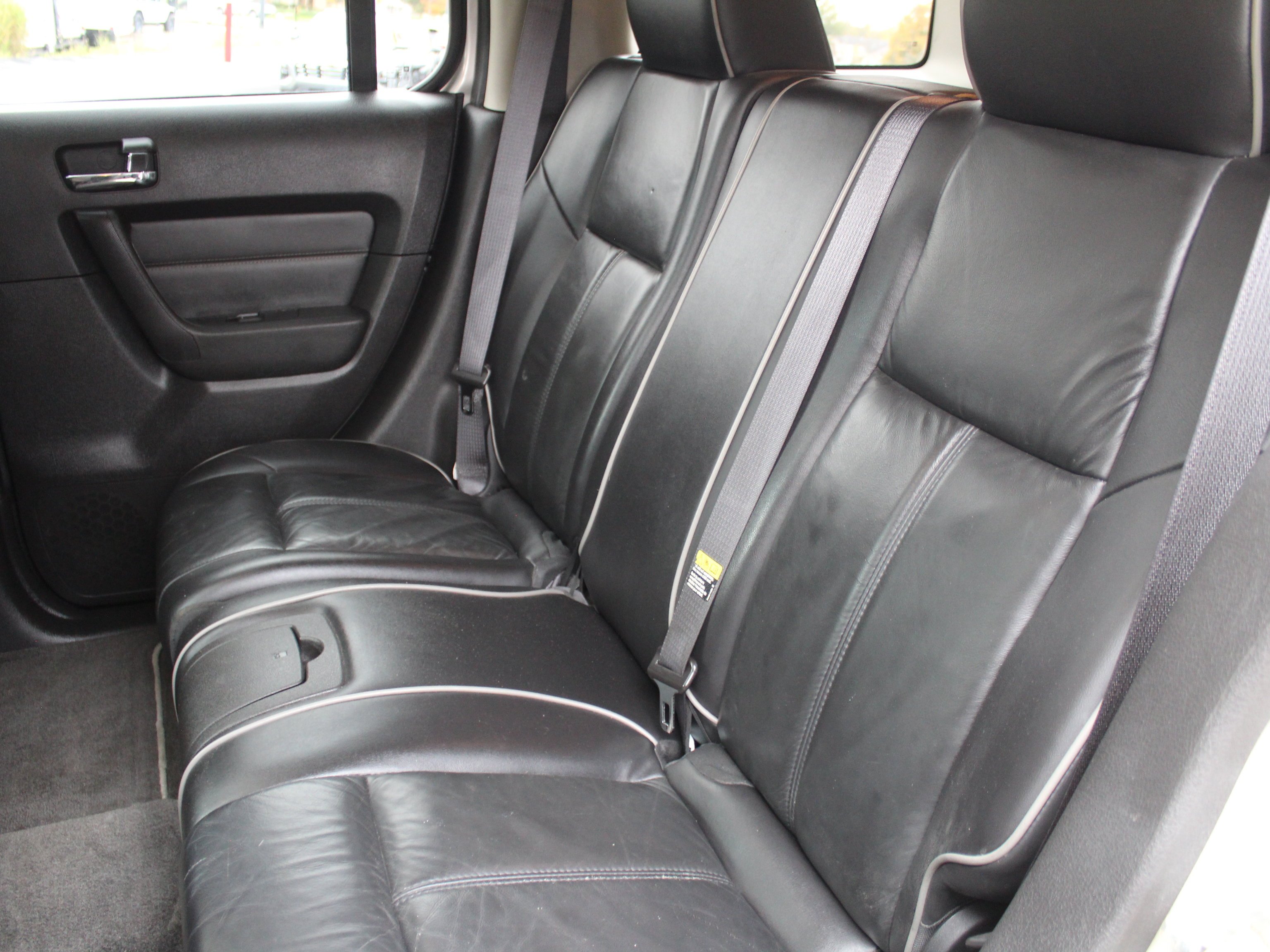 Used 2007 Boulder Gray Metallic HUMMER SUV image 23